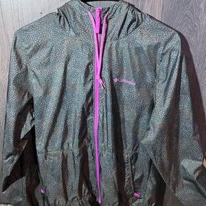 Columbia wind breaker